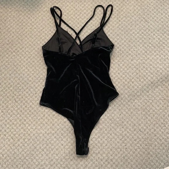 Forever 21 Black Velvet Bodysuit Size Small - Picture 2 of 4